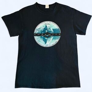 Gildan Black Yosemite National Park graphic tee